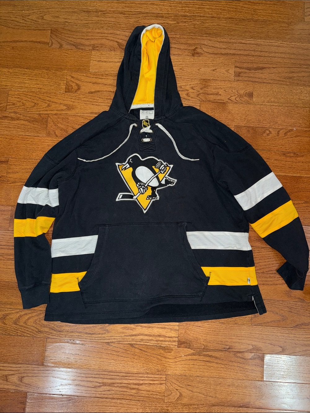 Vintage Men’s CCM Pittsburgh Penguins Black Yellow Hockey Hoodie